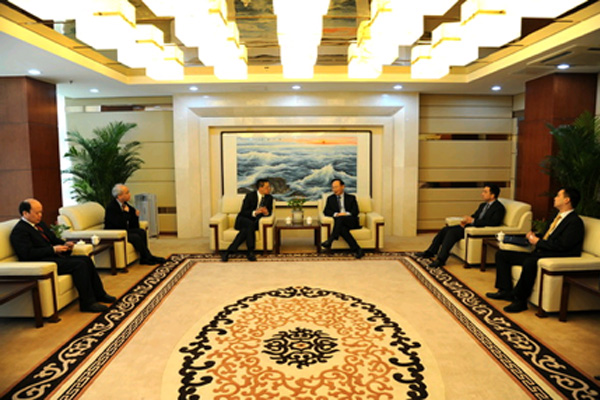 Mr. Kenneth Koo and COSBULK's General Manager Meet in Beijing