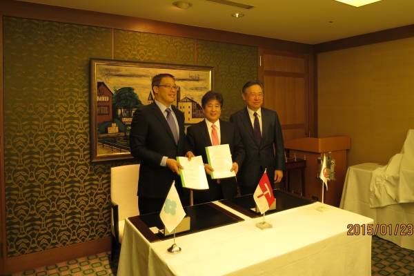 Imabari signing Tokyo 2015